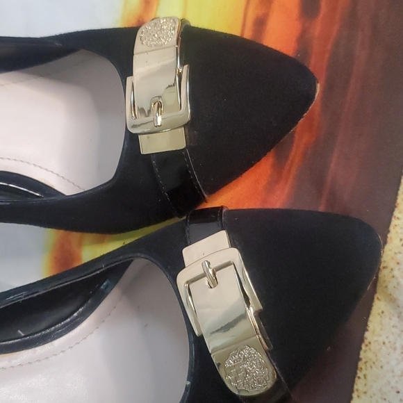 Vince Camuto black suede pointed toe heels Size 7.5 - Picture 2 of 13